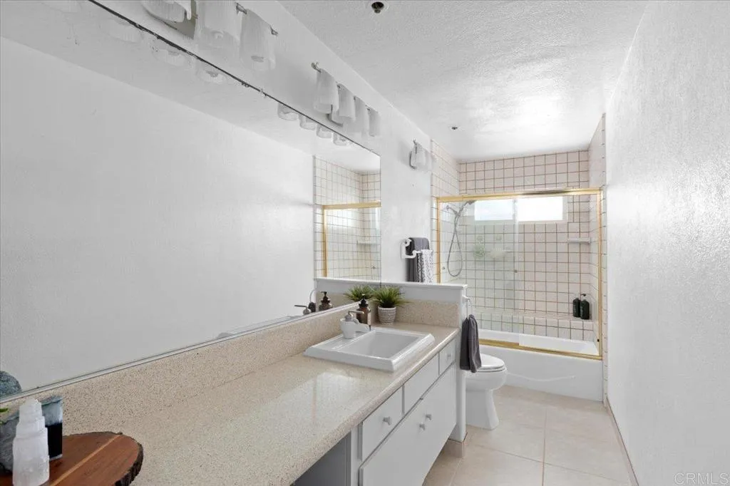 910 N Pacific Street Unit 4