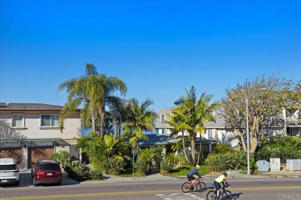 910 N Pacific Street Unit 4