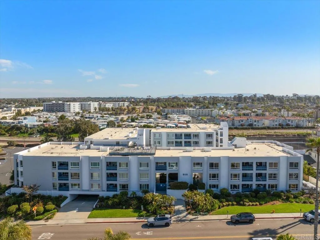 910 N Pacific Street Unit 4