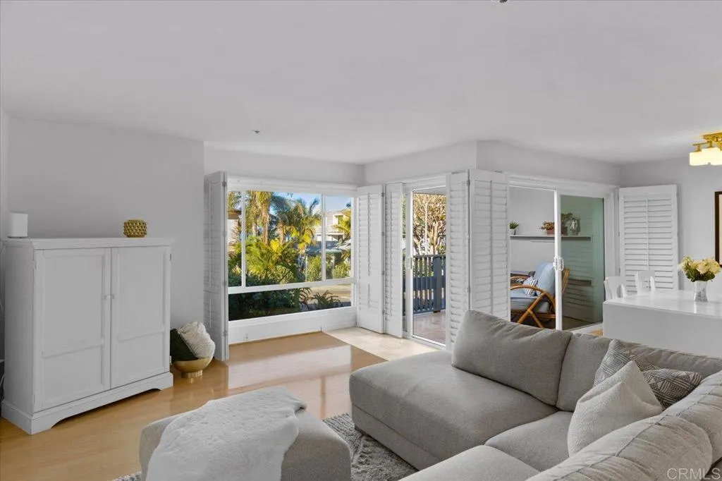 910 N Pacific Street Unit 4