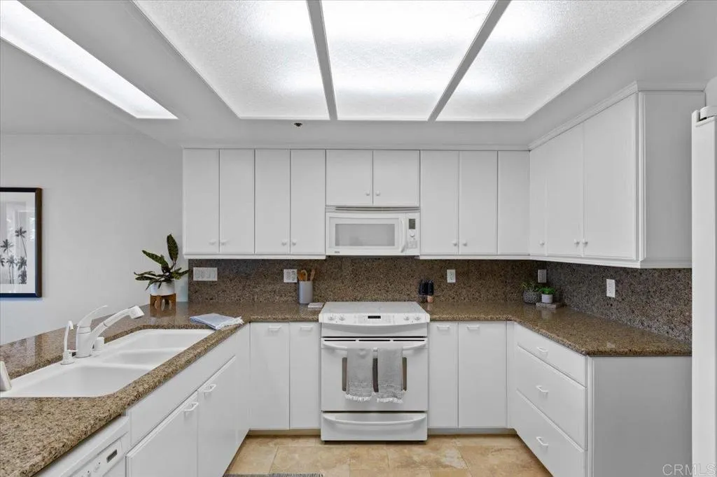 910 N Pacific Street Unit 4
