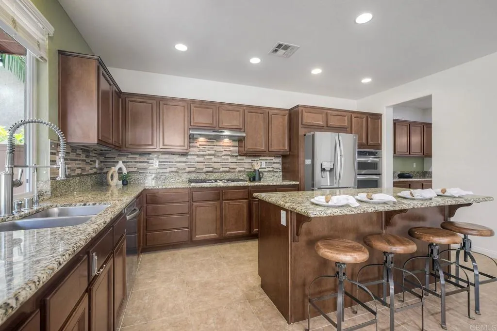 1140 Parkview Dr