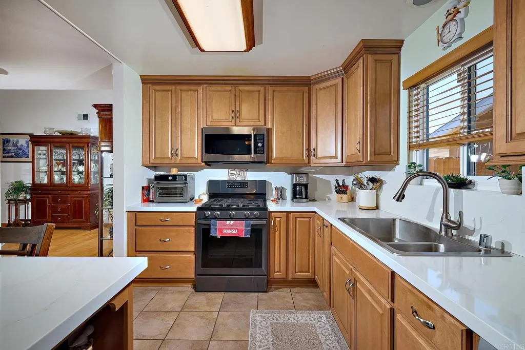 10439 Elmdale