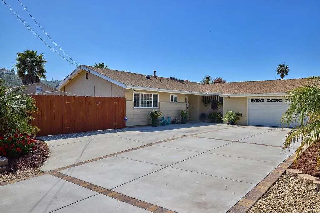 10439 Elmdale