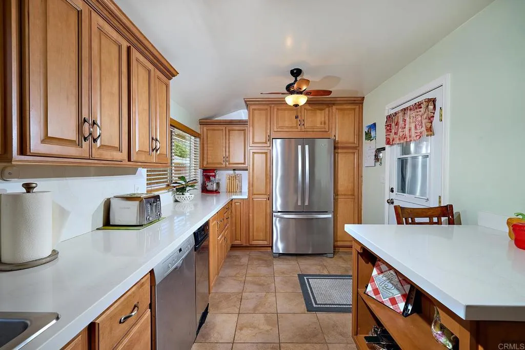 10439 Elmdale