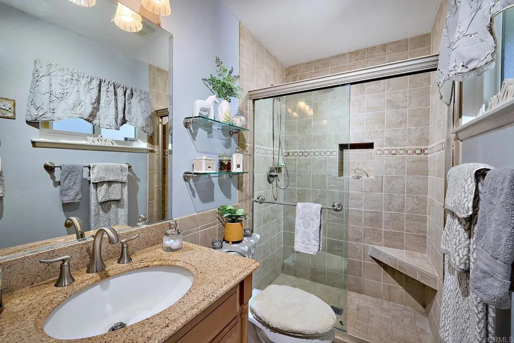 10439 Elmdale