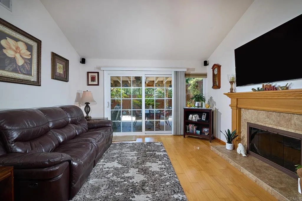 10439 Elmdale