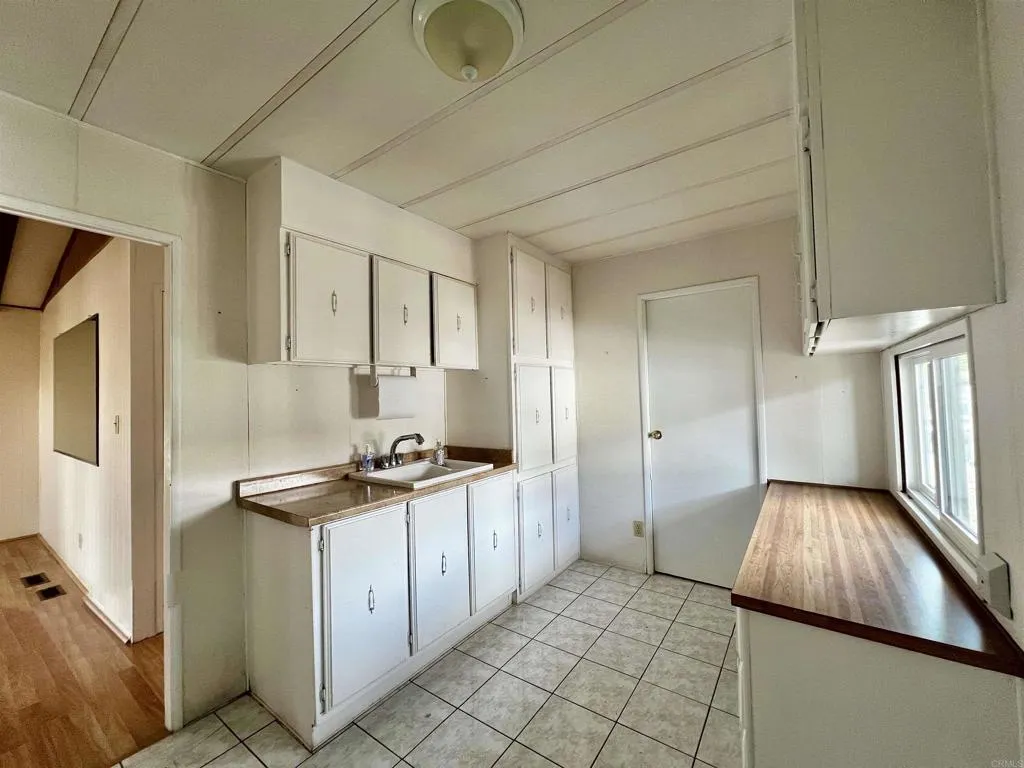 3535 Linda Vista Unit 260