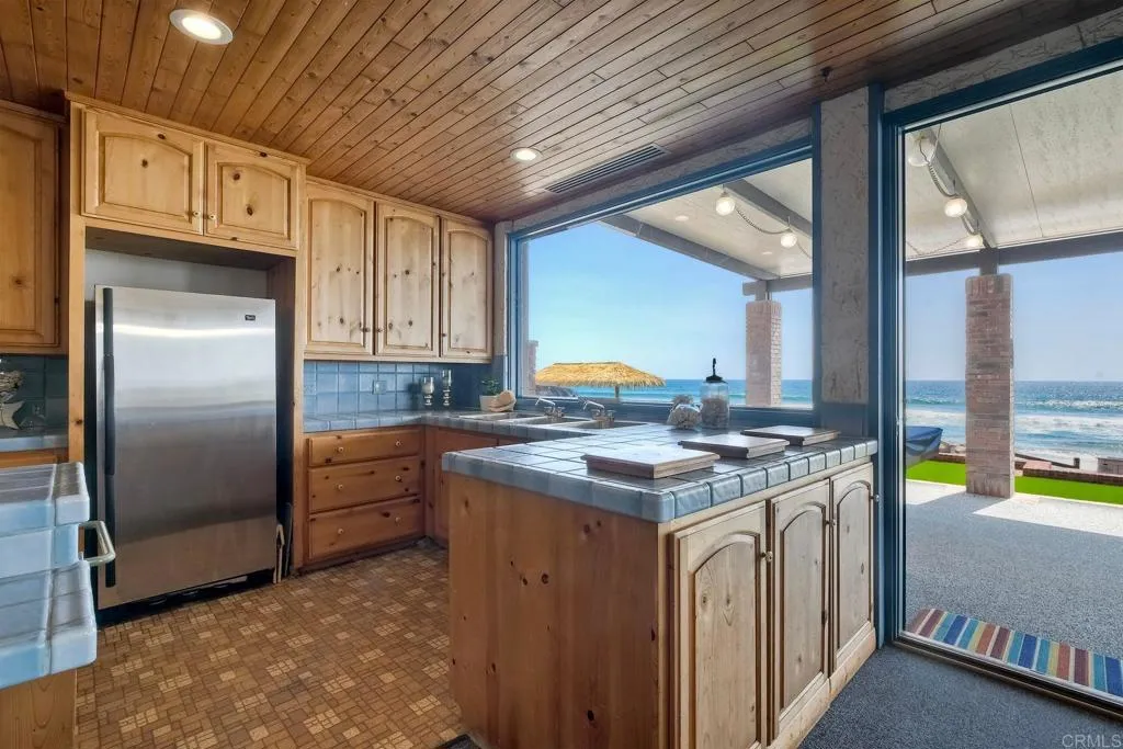 1931 S Pacific Street, Oceanside