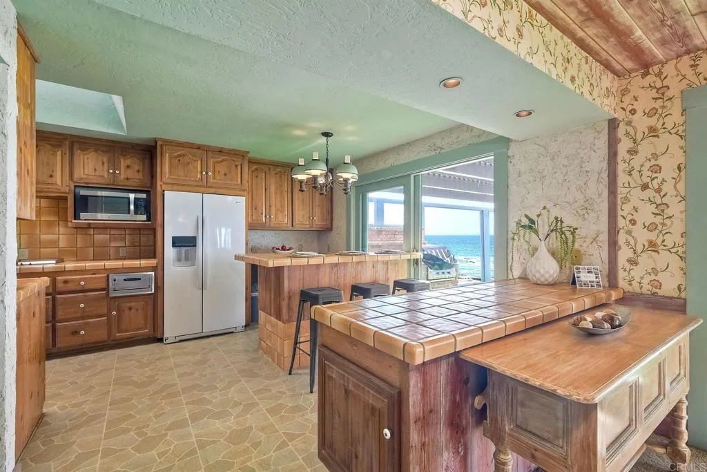 1931 S Pacific Street, Oceanside