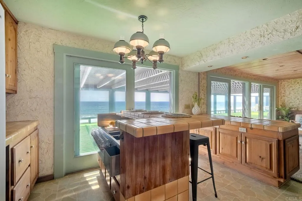 1931 S Pacific Street, Oceanside