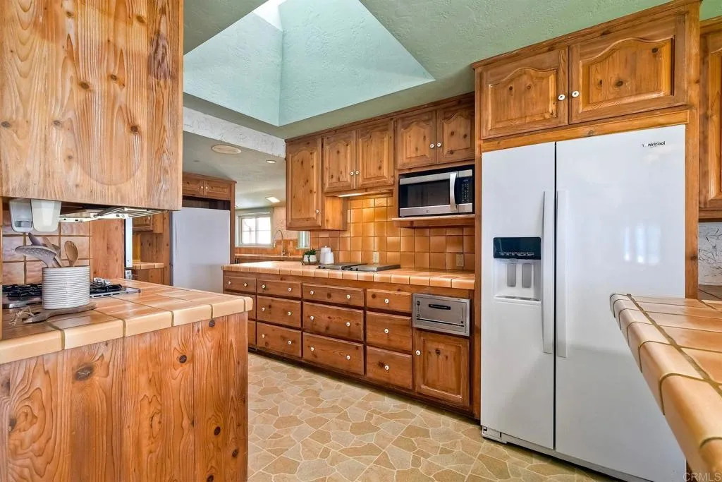 1931 S Pacific Street, Oceanside