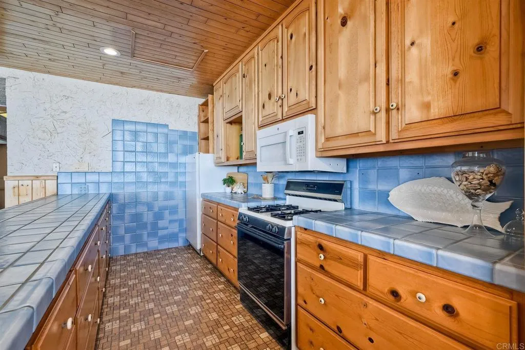 1931 S Pacific Street, Oceanside