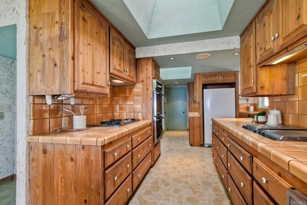 1931 S Pacific Street, Oceanside