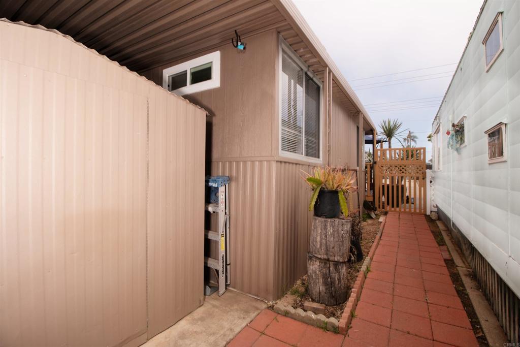 1046 S Cleveland Street 16