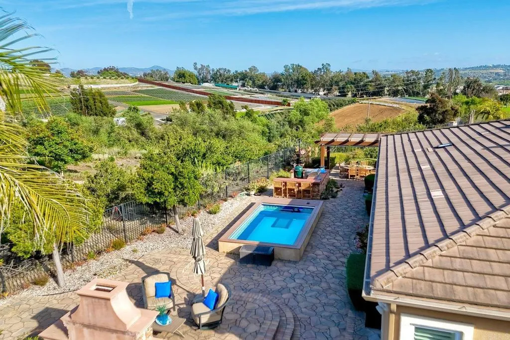 1165 Village Dr