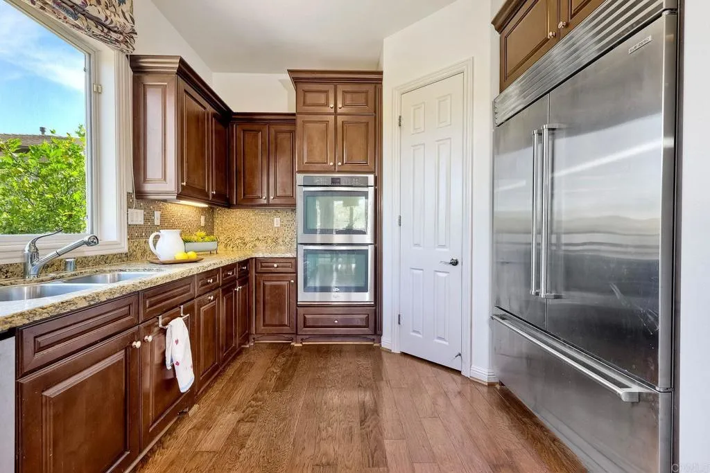 1165 Village Dr