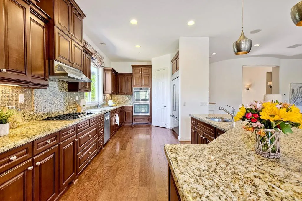 1165 Village Dr