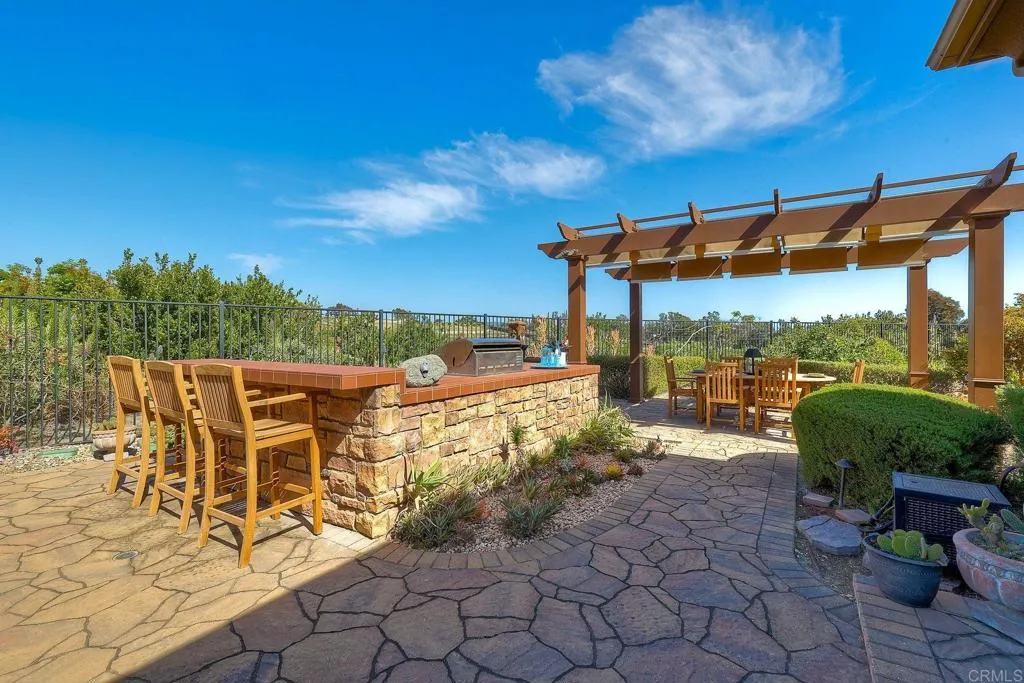 1165 Village Dr