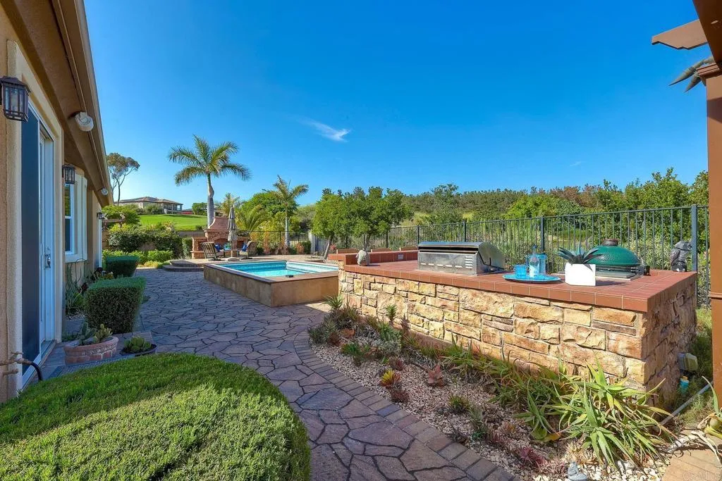 1165 Village Dr