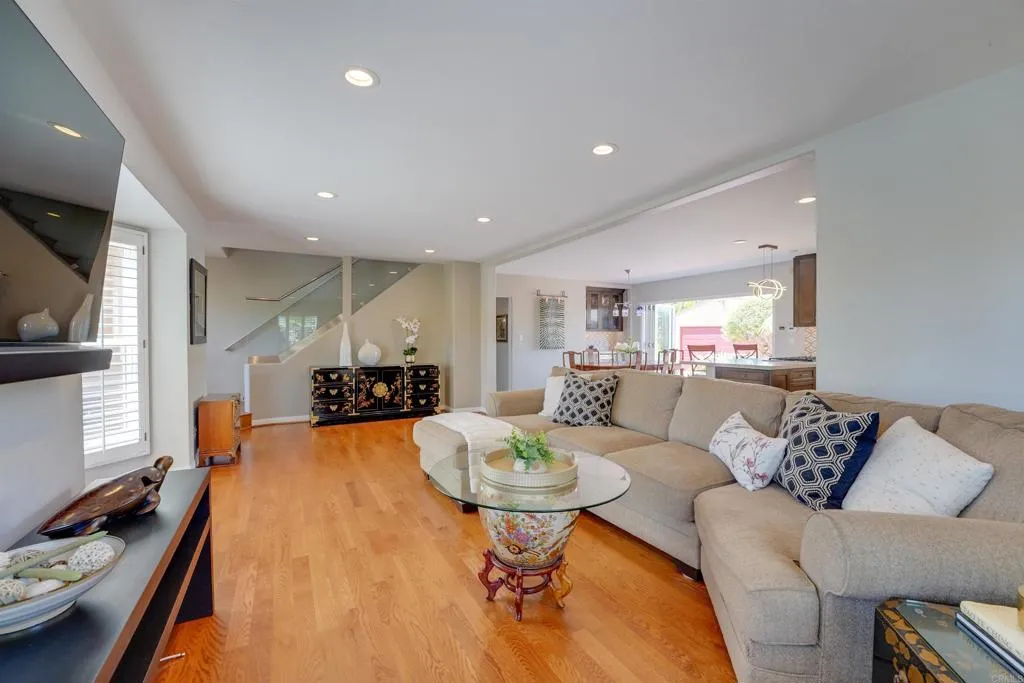 3322 Russell Street