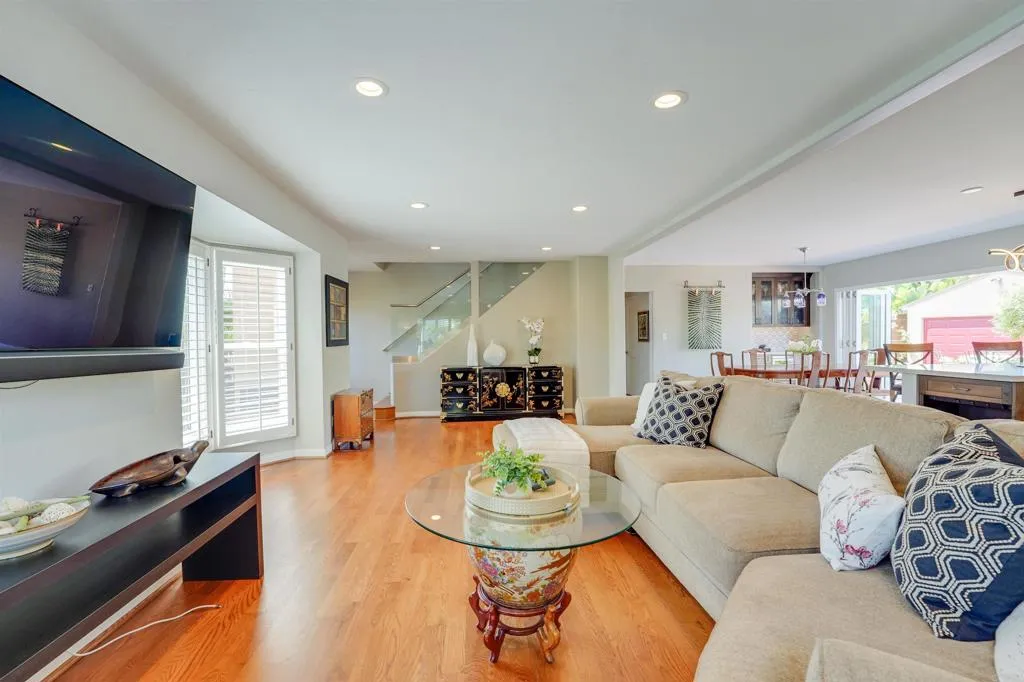 3322 Russell Street