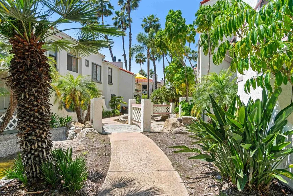 9418 Twin Trails Drive Unit 101