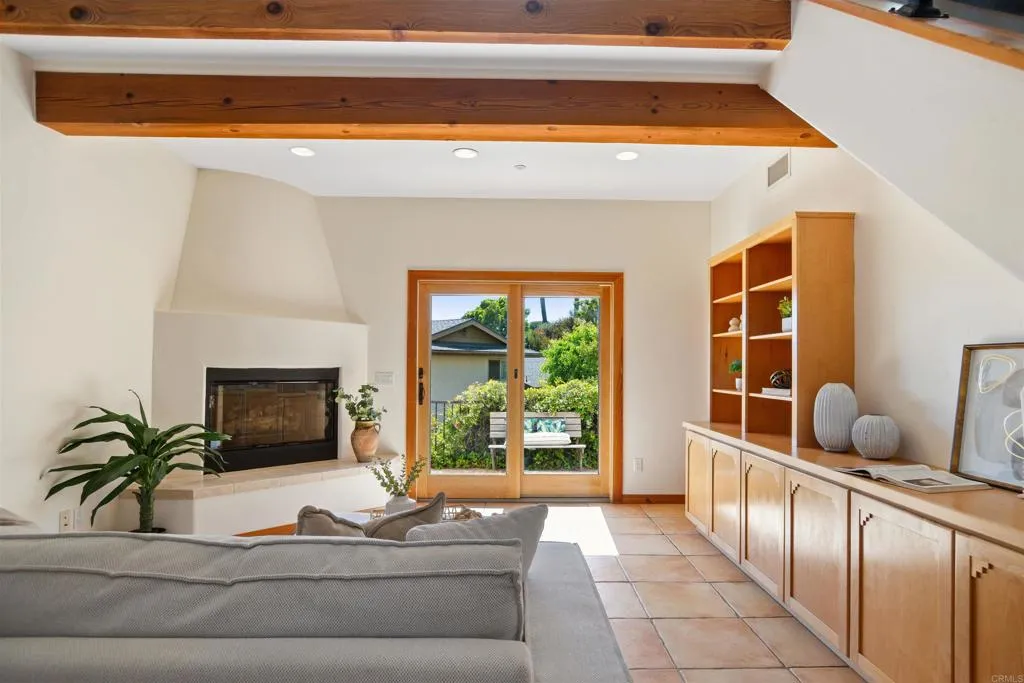2320 Ivy Road, 92084