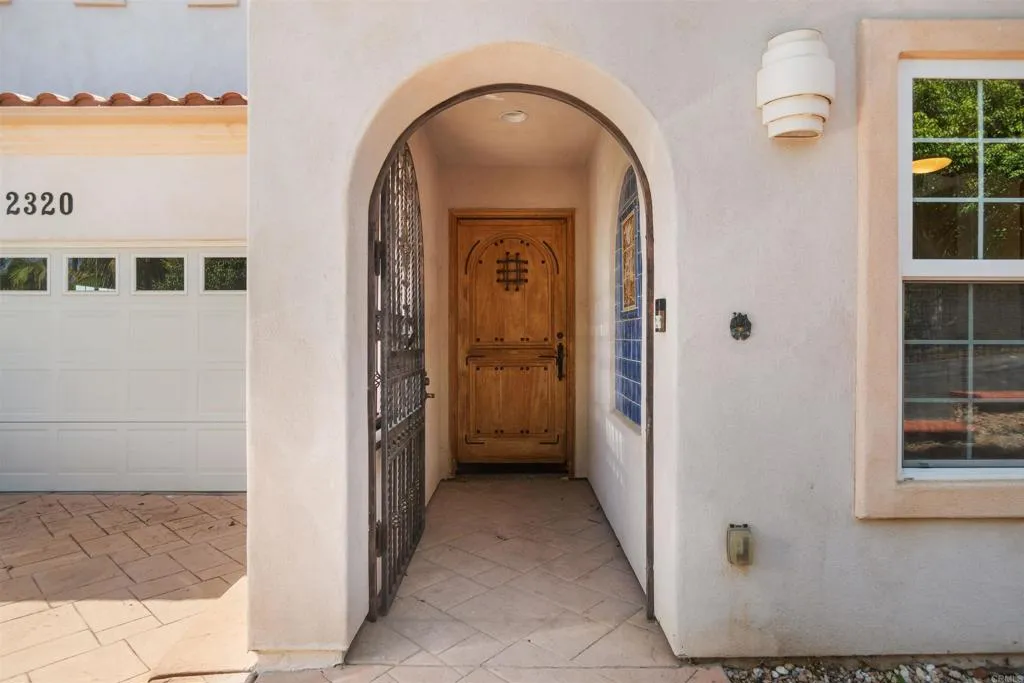 2320 Ivy Road, 92084