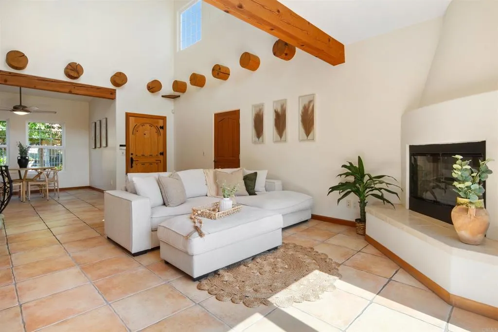 2320 Ivy Road, 92084