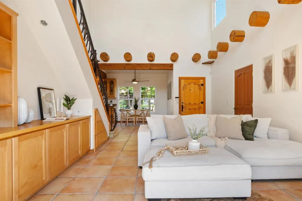 2320 Ivy Road, 92084