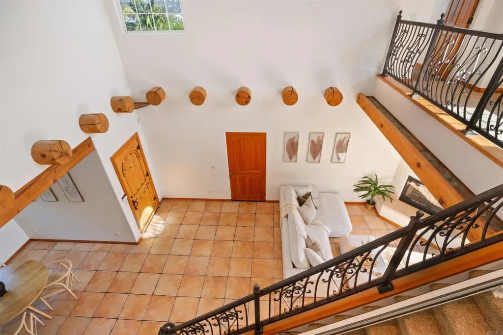 2320 Ivy Road, 92084