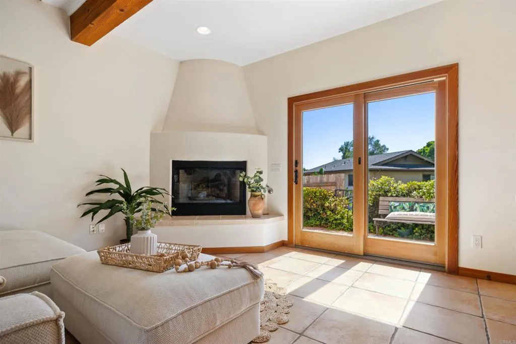 2320 Ivy Road, 92084