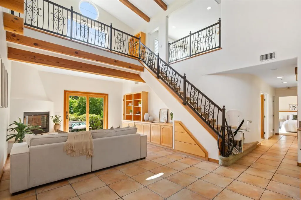 2320 Ivy Road, 92084