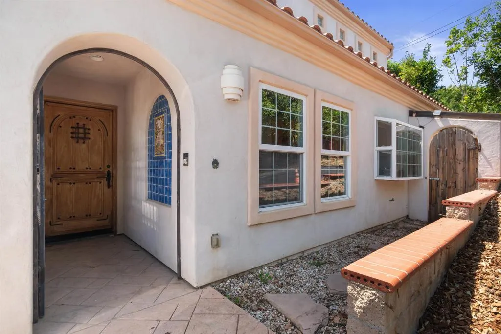 2320 Ivy Road, 92084