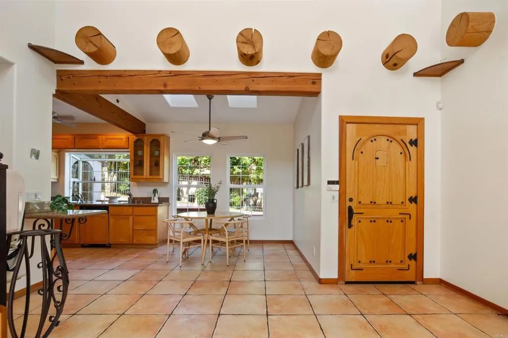 2320 Ivy Road, 92084