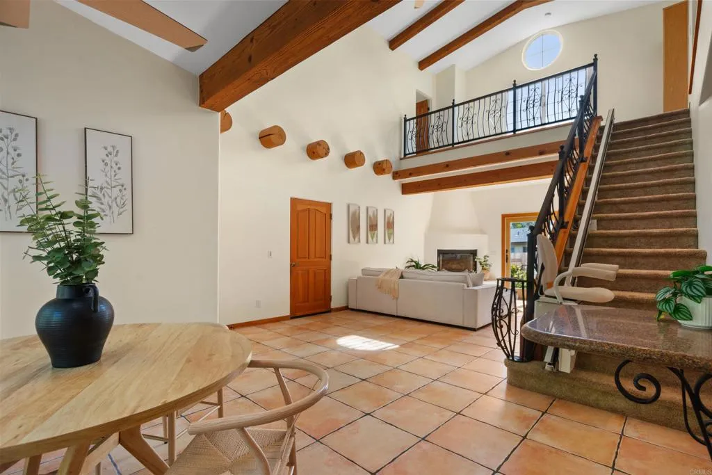 2320 Ivy Road, 92084