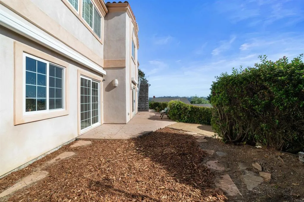 2320 Ivy Road, 92084