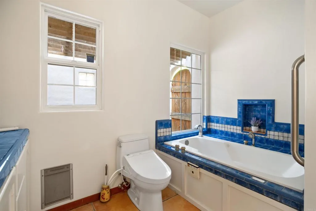 2320 Ivy Road, 92084