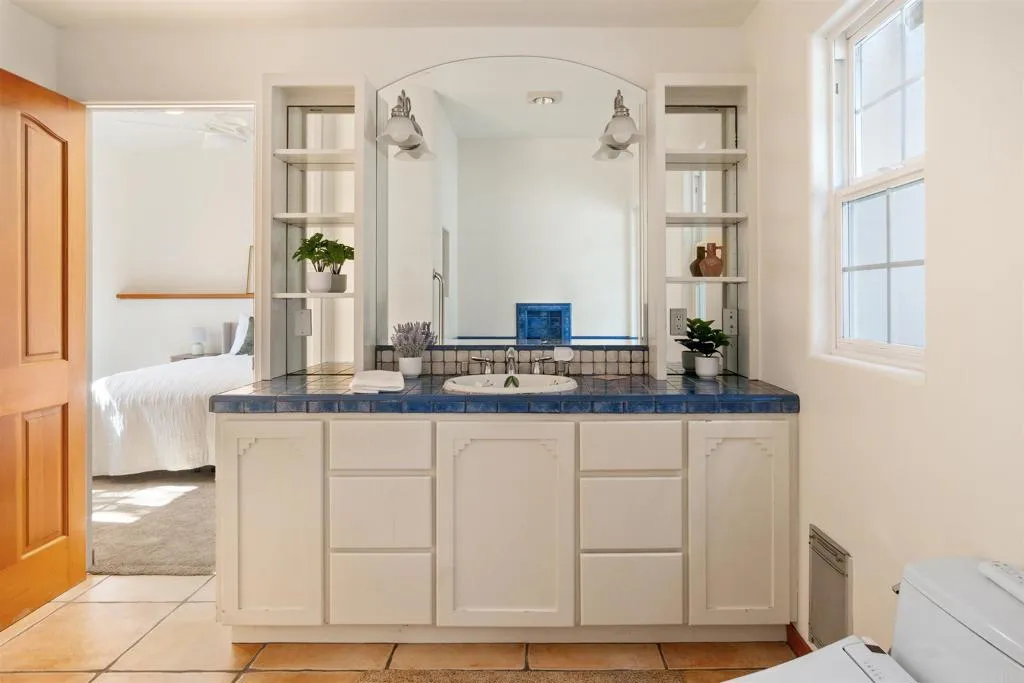 2320 Ivy Road, 92084