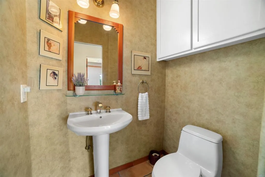 2320 Ivy Road, 92084