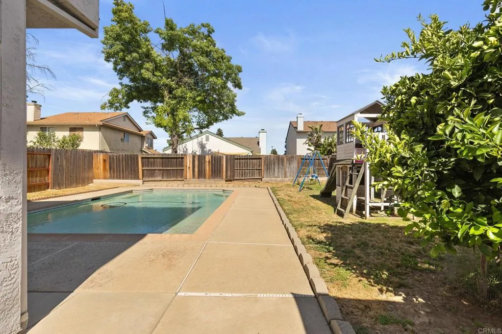 8041 Lomand Court, Sacramento