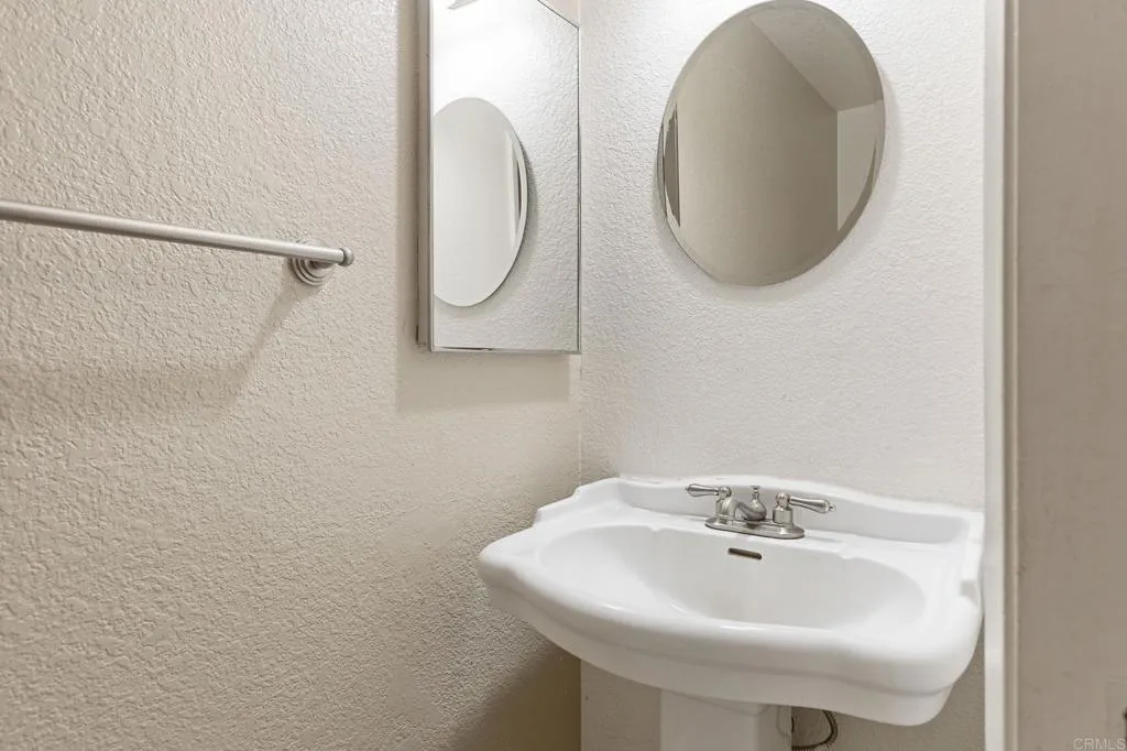 8041 Lomand Court, Sacramento