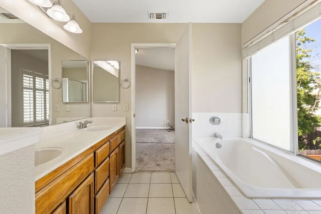 8041 Lomand Court, Sacramento