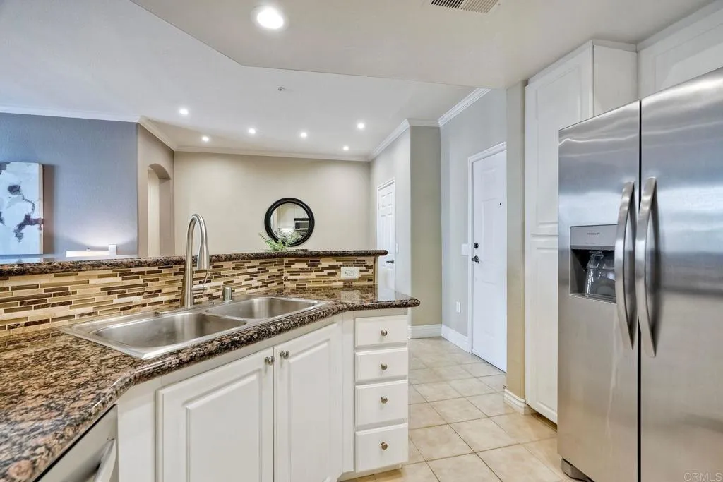9263 Regents Road Unit B106