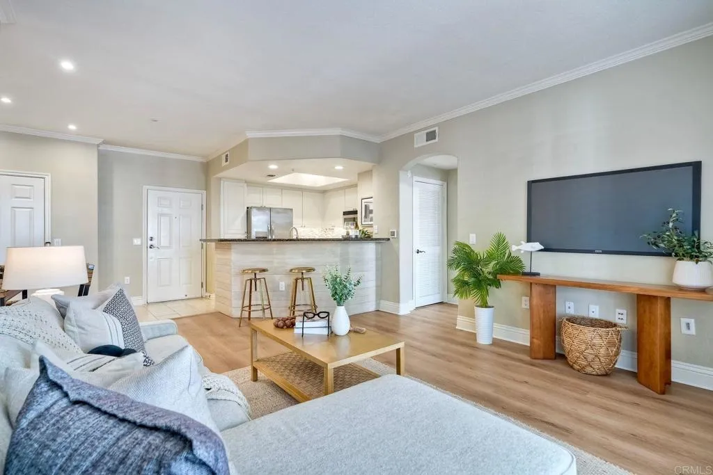 9263 Regents Road Unit B106