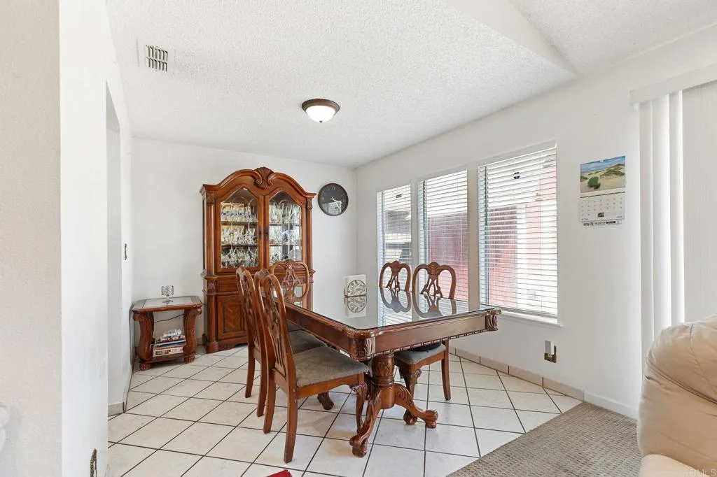 4068 De La Vina Way