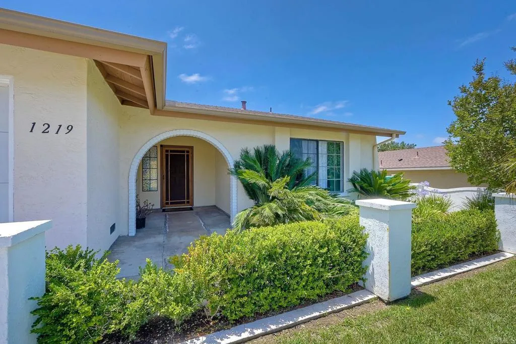 1219 Paseo Hermosa