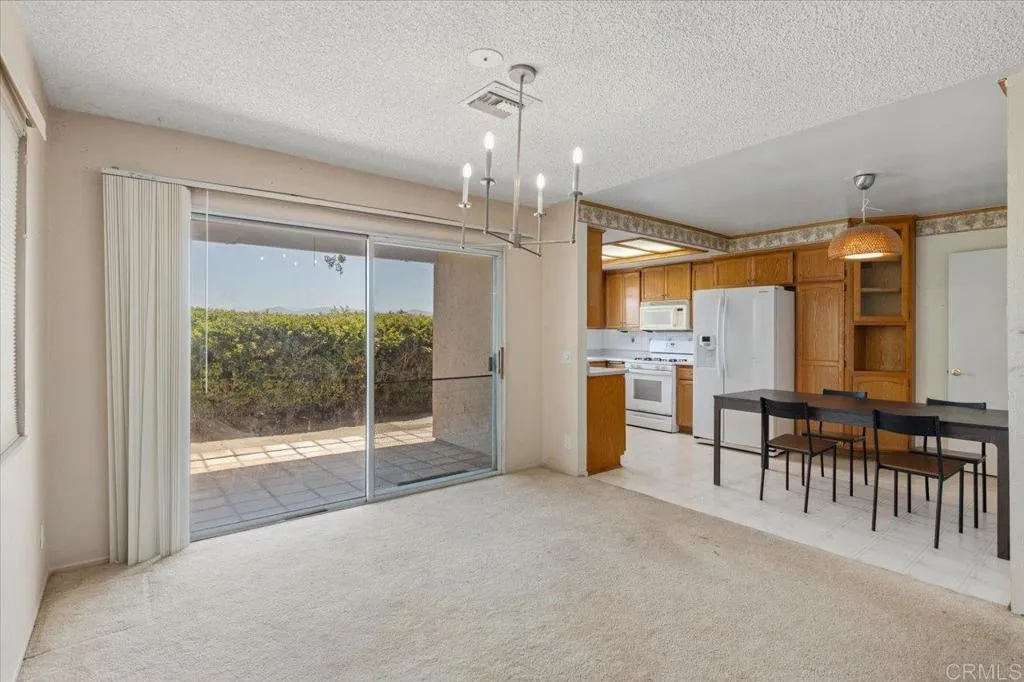 1477 Glen Avon