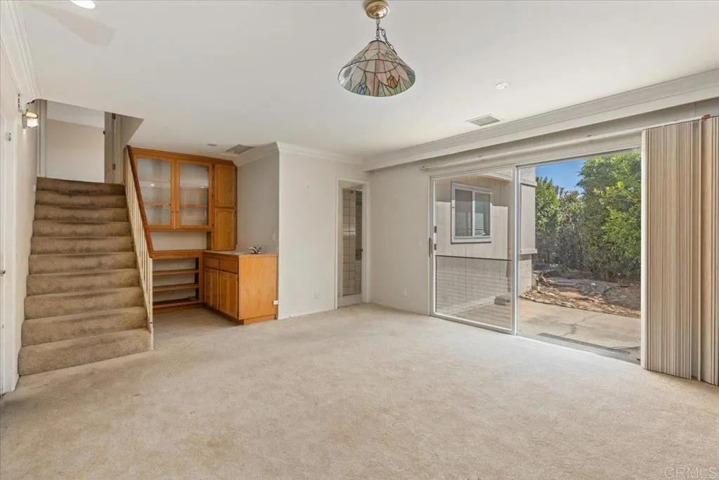 1477 Glen Avon